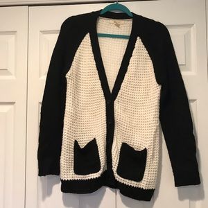 ❗️SOLD❗️FOREVER 21 - black and white knit cardigan